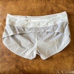 Lululemon Speed Up Short 2.5" Sz 8 Light Grey READ 8020